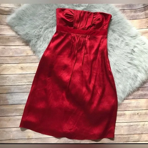 strapless open back dress Banana Republic Floral Red Dress Size 0 – ReThreads.shop main image 1